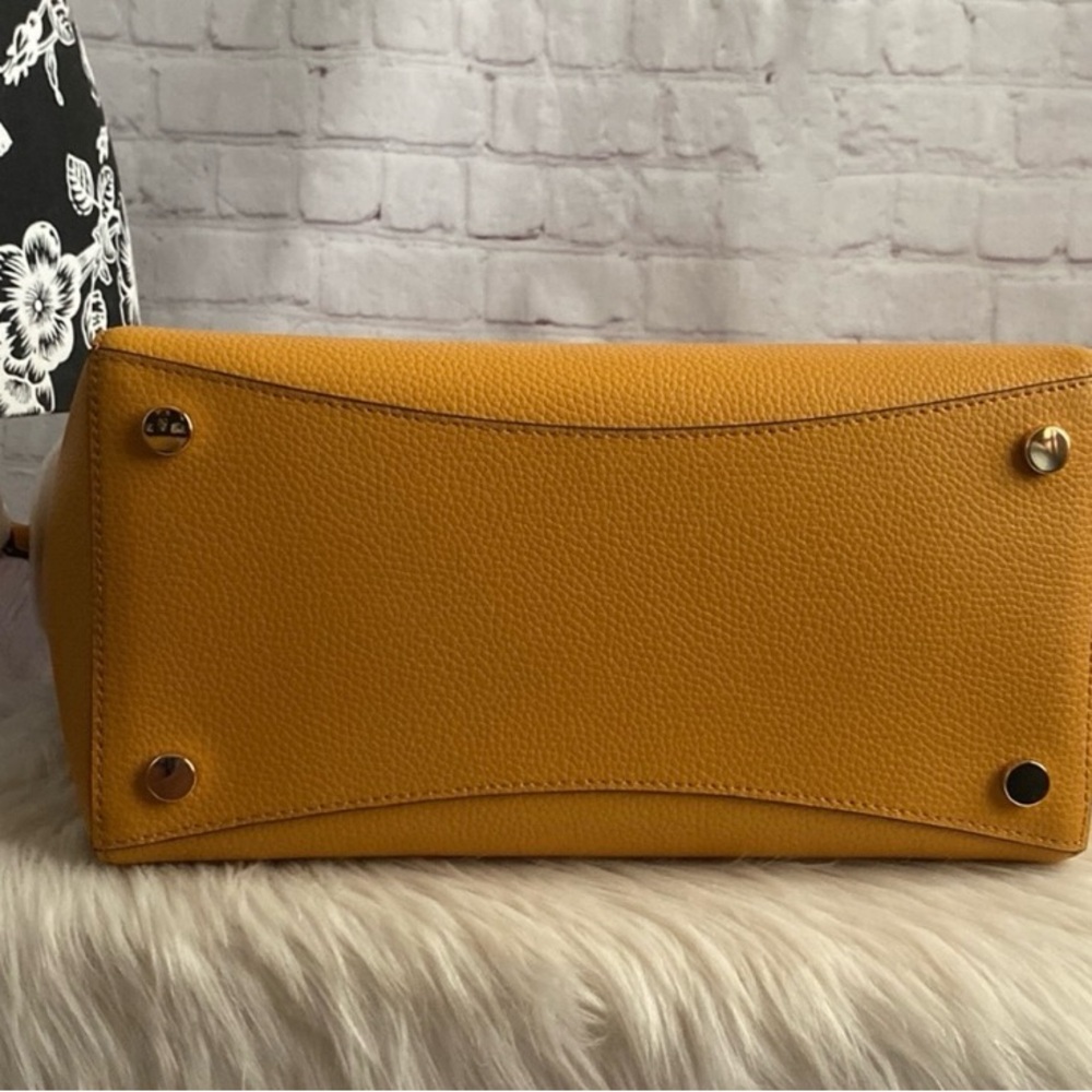 Michael Kors VOYAGER Tote/CASSIE Trifold Wallet - Picture 5 of 9